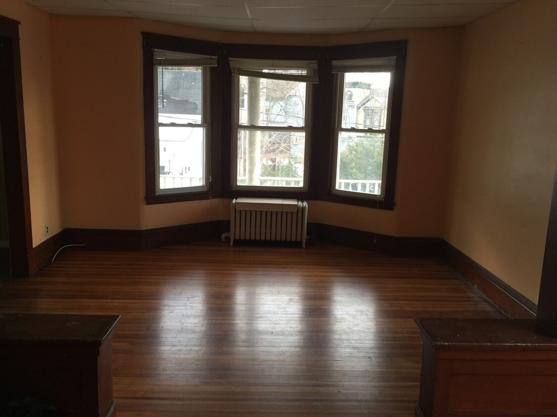 Primary Photo - 19 Lansing Ave