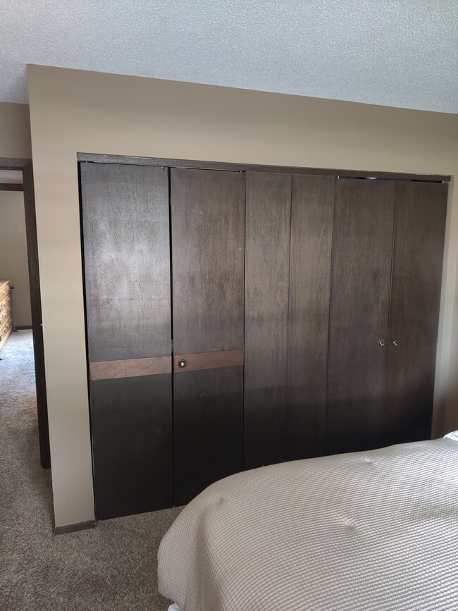 Master bedroom - 3475 Winston Dr