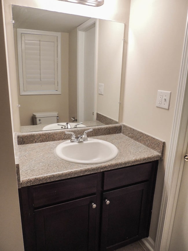 Building Photo - 4019 Seven Hills Ct