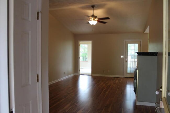 Foto del edificio - 54 Marymont Dr