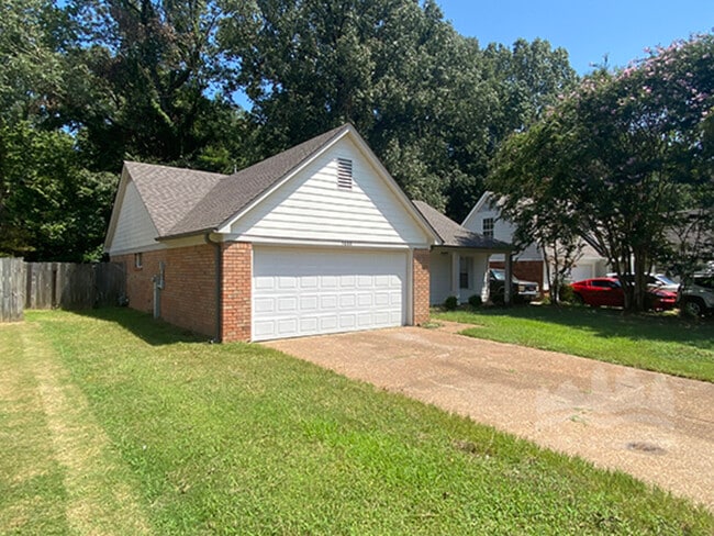Building Photo - 5888 Garden Ridge Dr