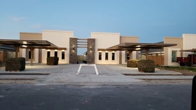 Building Photo - 623 Cathedral Hill