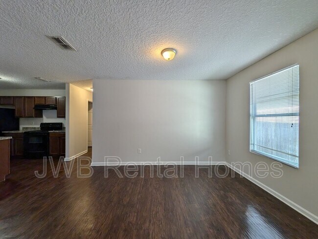 Foto del edificio - 8312 Free Ave