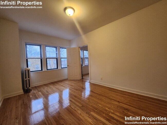 Foto del edificio - 1417 W 82nd St