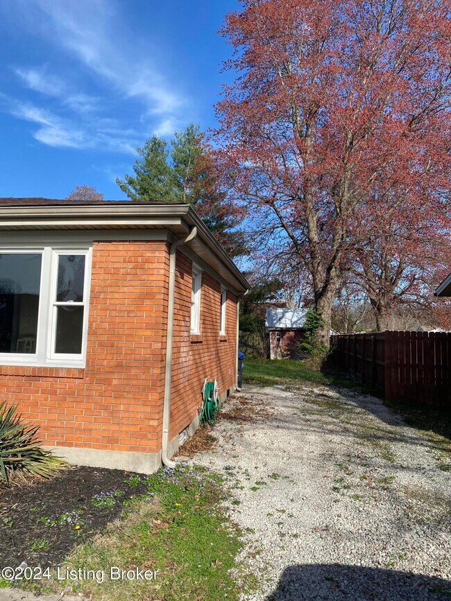 Building Photo - 7411 Elnora Ave