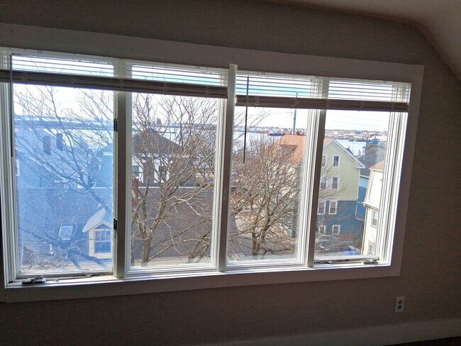 Foto del edificio - 46 Armstrong Ave