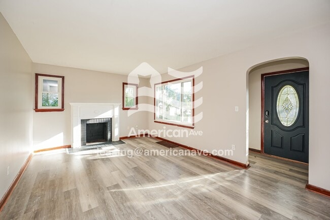 Building Photo - 158 Hawk Ave
