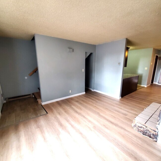 Foto del edificio - 1413 E 12th St