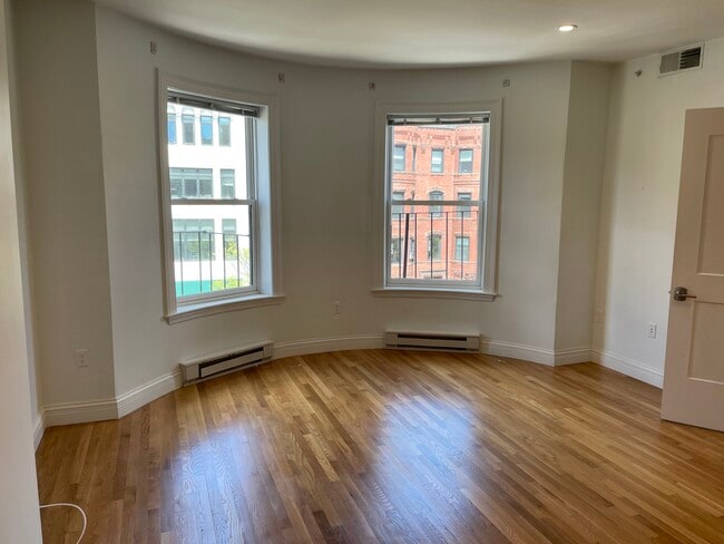 Building Photo - 166 Newbury St