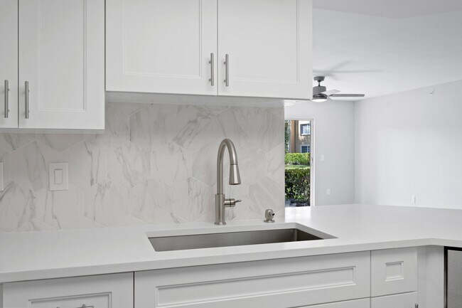 Foto del edificio - 500 Crestwood Ct N