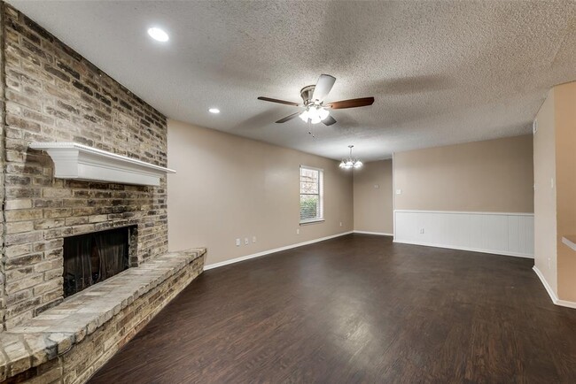 Foto del edificio - 913 W Rochelle Rd