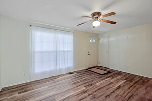 Building Photo - 810 Fairoaks Dr