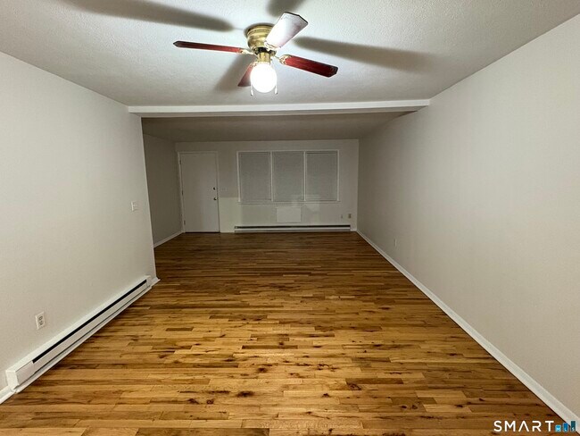 Foto del edificio - 43 Hiltbrand Rd