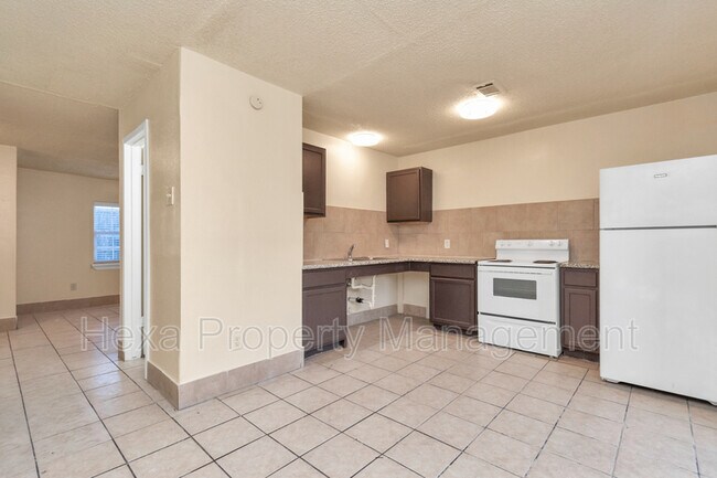 Foto del edificio - 6605 Brittmoore Rd