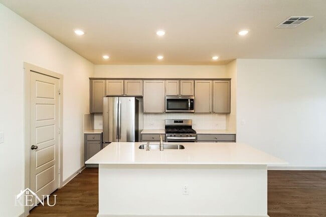 Building Photo - 13709 Mcarthur Dr