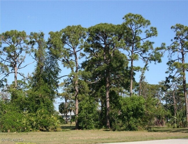 Foto del edificio - 15160 Riverbend Blvd