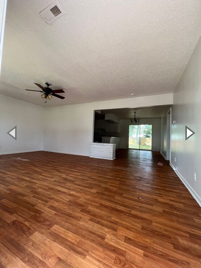 Foto del edificio - Great East side location 2 bedroom 1 bath