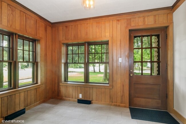 Building Photo - 28W456 Batavia Rd