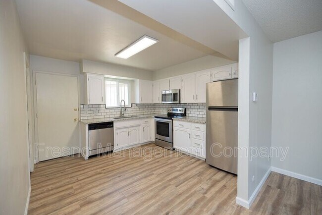 Foto del edificio - 724 E Hedges Ave