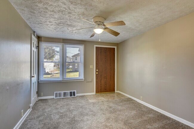 Building Photo - 3118 S 41st St
