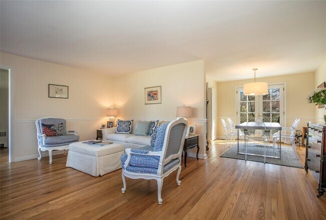 Foto del edificio - 370 Oakland Beach Ave