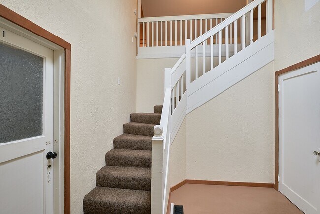 Foto del edificio - 7-Bedroom House in Dundee on Hwy 99W