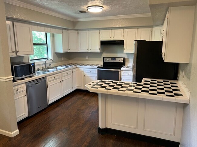 Foto del edificio - Maryville 37801 - 3 bedroom 2 bath (Upstairs Only) home - Contact Troy Adams (865) 233-6949