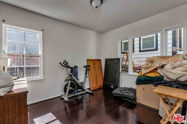 Foto del edificio - 9859 Easton Dr
