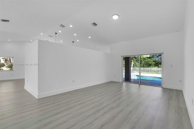 Foto del edificio - 425 SW 198th Terrace