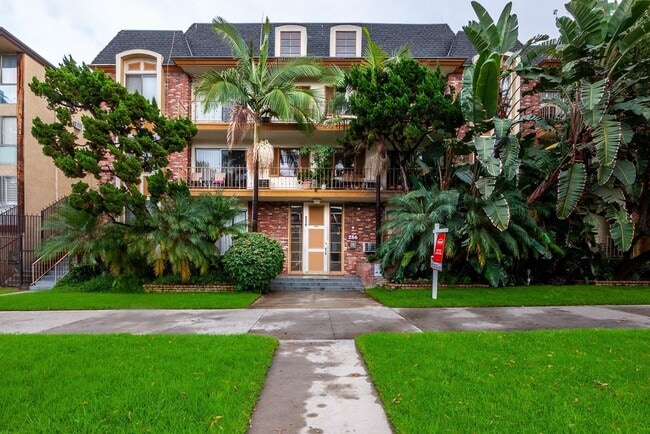 Photo - Bright, spacious, modern 1 bdrm + 1 bath condo w/polished cement floors, AC, 1 car parking
