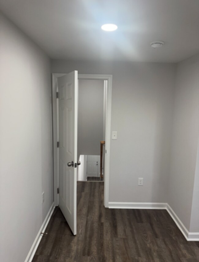 Building Photo - Beautifully Updated Townhome in Prime Location – Move-In Ready!