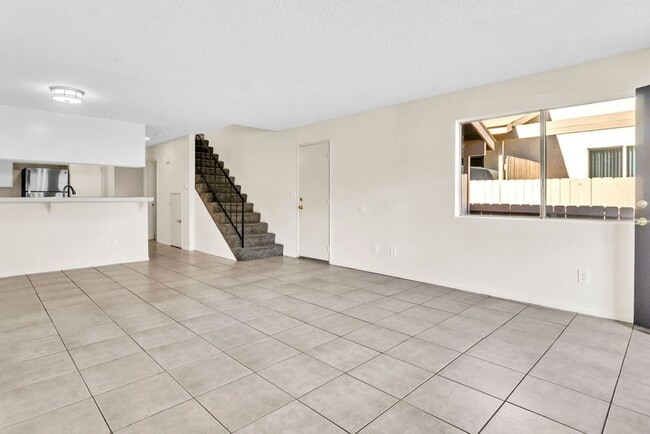 Foto del edificio - Great three bedroom townhome in UTC!  Avai...