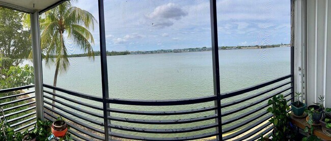 Building Photo - 1175 NE Miami Gardens Dr