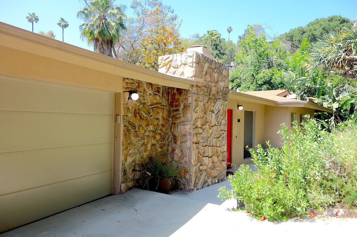 Foto principal - 702 Cavanagh Rd