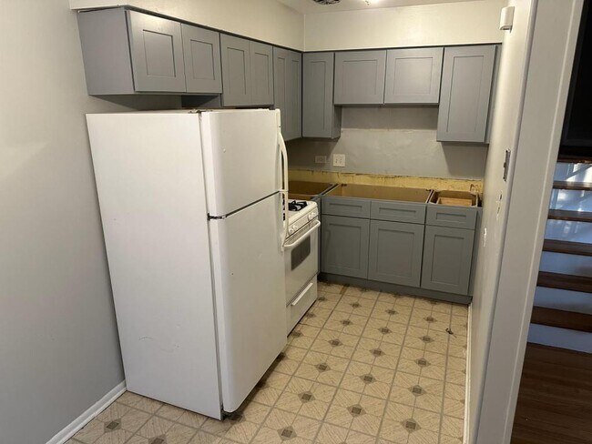 Building Photo - 426 N Addison Rd
