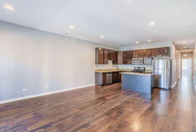 Building Photo - 2819 N Natoma Ave