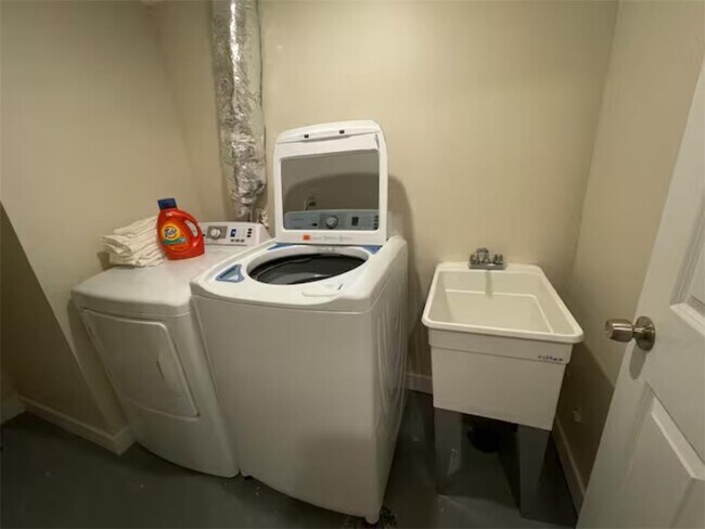 Building Photo - 3271 Library Ln