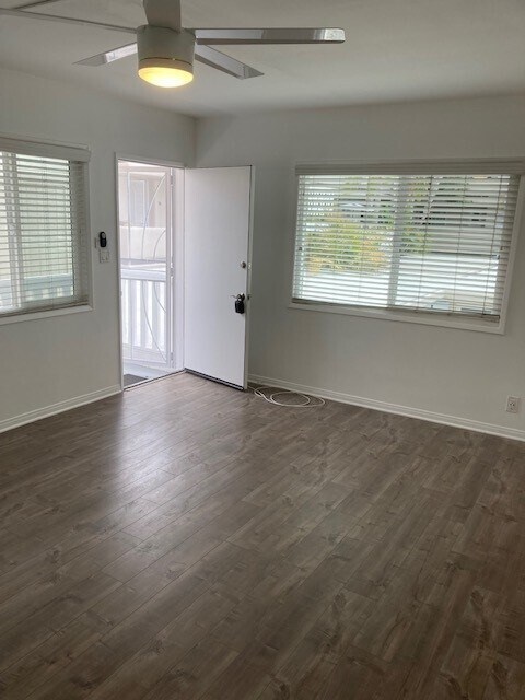 Building Photo - 711 Lido Park Dr