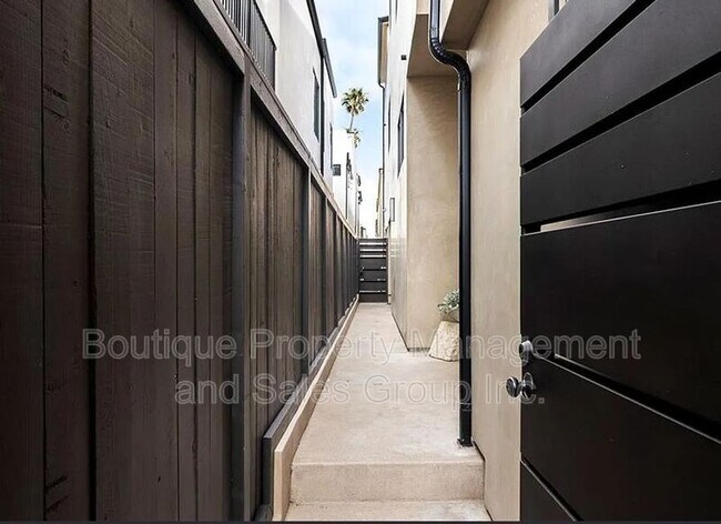 Foto del edificio - 428 1/2 Fernleaf Ave