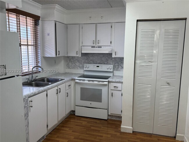 Foto del edificio - 6195 NW 186th St