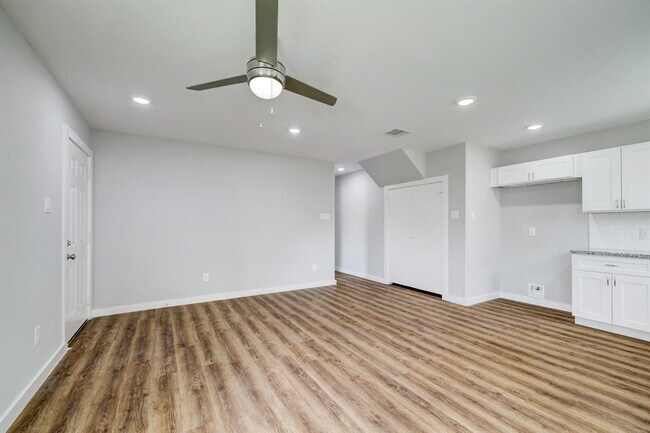 Foto del edificio - 8215 Hanna St