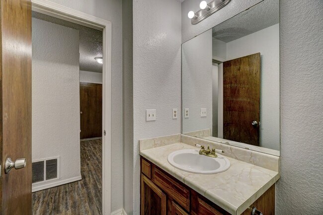 Foto del edificio - 3 Bedroom 2 Bath Home in Midwest City! Mov...