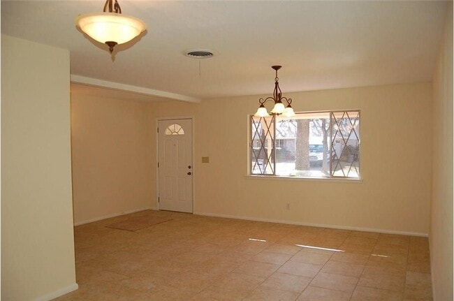 Building Photo - 214 Juniper St