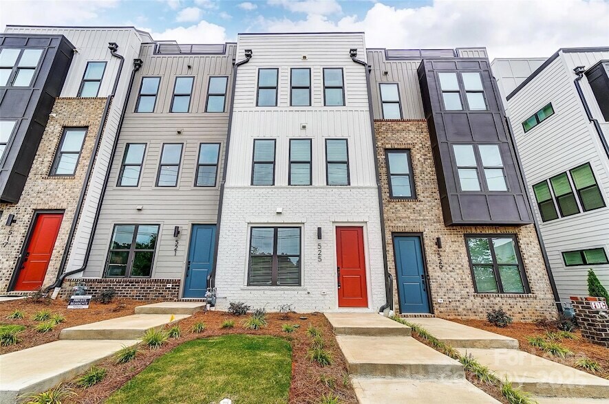Foto principal - 525 W Tremont Ave