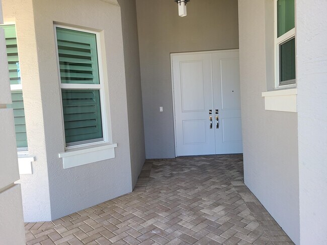 Building Photo - 11750 SW Lagoon Ln