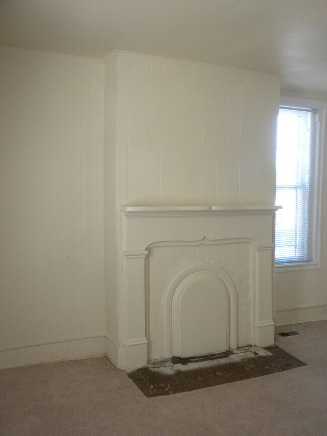 Building Photo - 1201 E Ash St