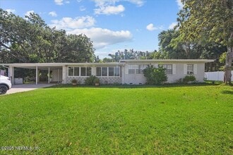 Building Photo - 460 S US Highway 17