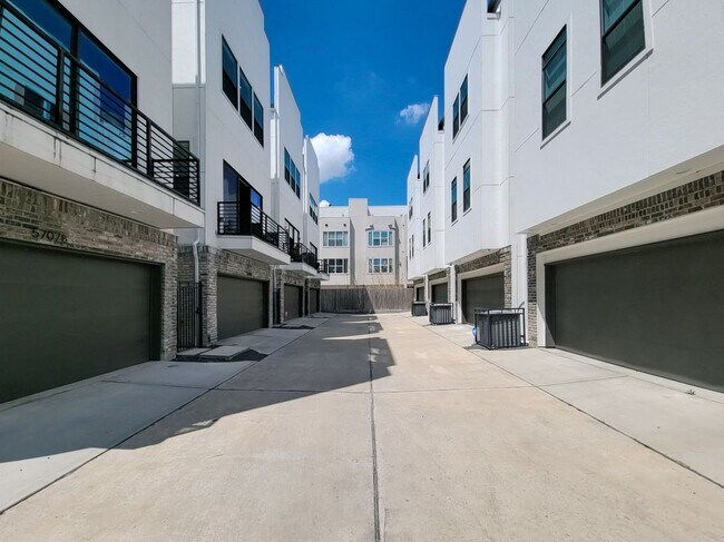 Foto del edificio - 5709 Larkin St
