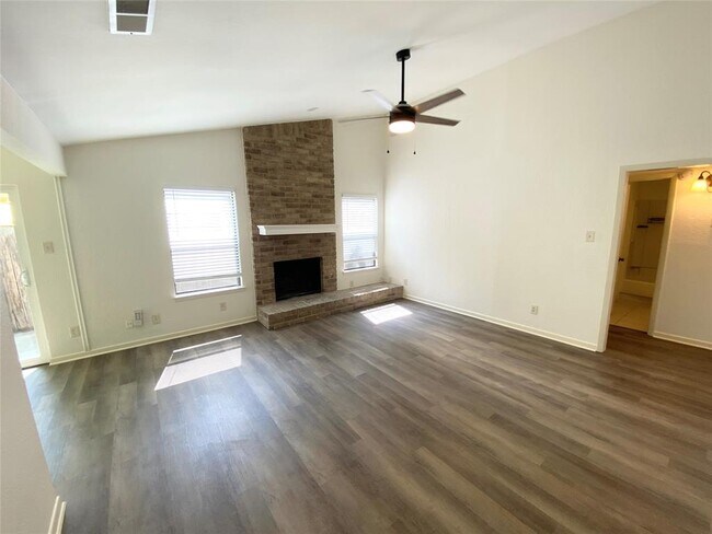 Foto del edificio - 1103 Westwood Dr