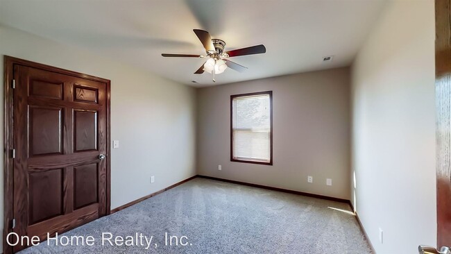 Building Photo - 209 N Cypress St